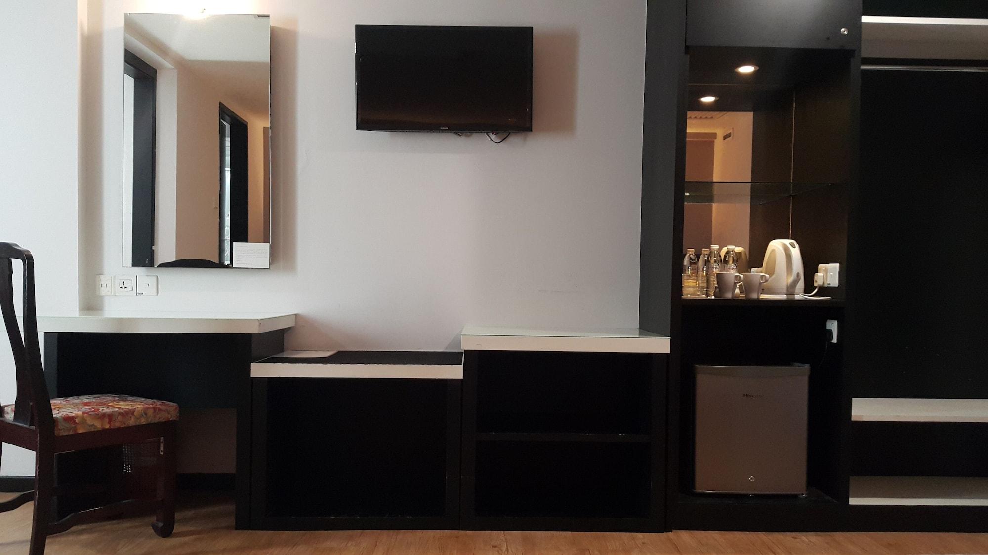 Hotel Red Rock Penang 3*